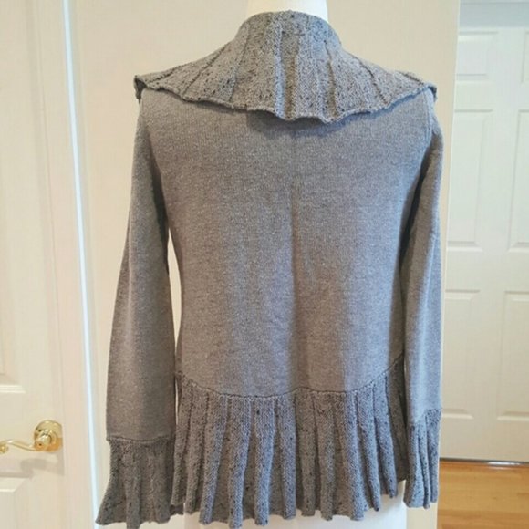 🐇 Flattering Dark Grey Fan Pleated Cardigan - S - Picture 3 of 8